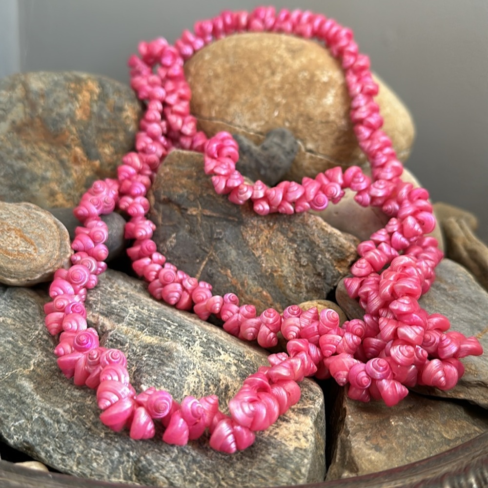 Hot Pink Shinning Shell Necklace - Picture 5 of 7